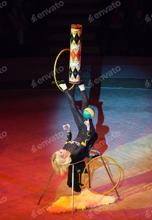 Vista previa: Juggler Performance In The Circus
