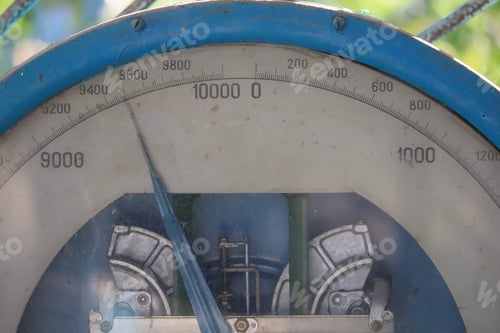 Preview: Dial Of Very Old Retro Vintage Industrial Analog Scales For Weighing Crops And Harvest. Selective