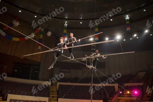 Preview: Rope Walkers In The Circus