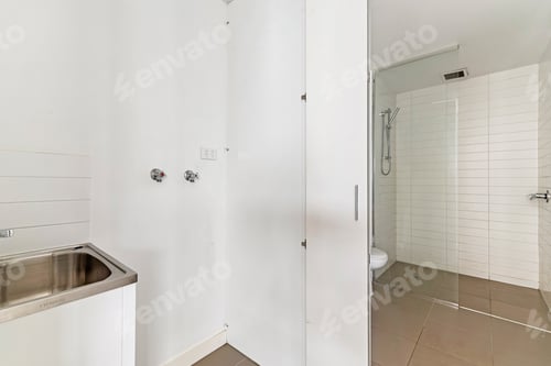 Preview: Empty And Unfurnished Brand New Apartment