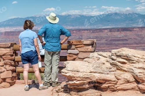 Preview: Couple Of Tourists Enjoying The View Of Beautiful Canyon.