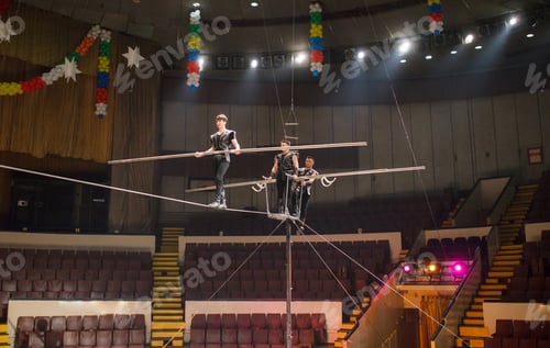 Preview: Rope Walkers In The Circus