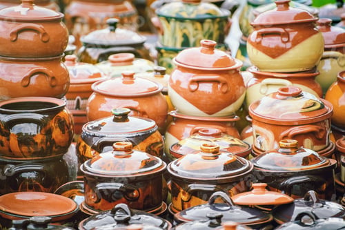 Preview: A Lot Of Earthenware Crockery On The Pottery Market