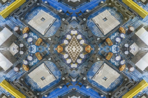 Vista previa: Placa base de la computadora, componentes electrónicos en la placa de circuitos