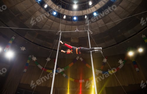 Preview: Rope Walkers In The Circus