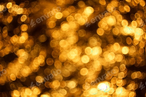 Visualização: Bokeh, reflexo da lente no fundo, anéis reflexivos coloridos quentes em um escuro