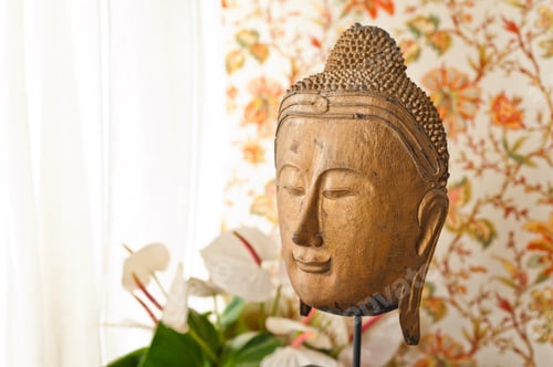 Preview: Buddha Head In Front Of Floral Wallpaper