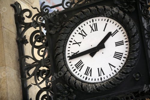 Preview: Close-Up Color Shot Of A Big Iron Watch