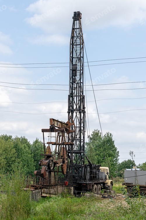 Preview: Mobile Oil Rig Truck Drilling The Oil Well