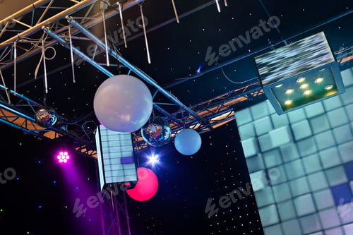 Preview: Set Up Of Spotlights And Reflectors On The Ceiling