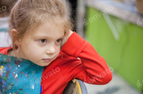 Preview: Child Makes A Toy
