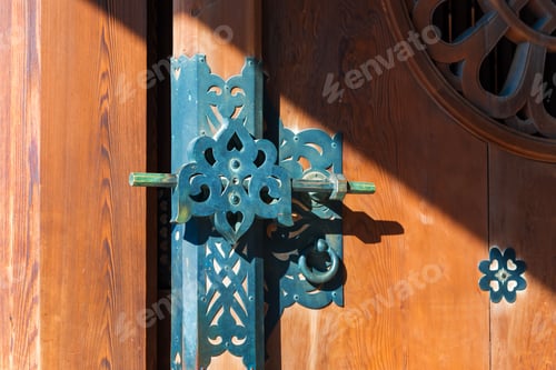 Preview: Japanese-Style Door Lock In The Temple Meiji-Schrein, Tokyo, Japan. Close-Up
