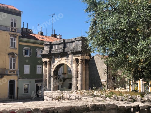 Preview: Arch Of The Sergii In Pula, Croatia