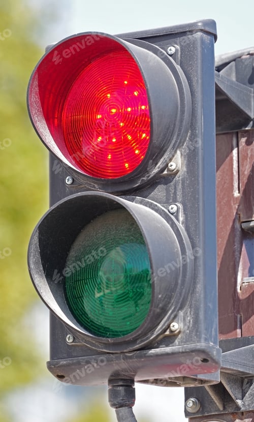 Preview: Illuminated Red Traffic Signal Light On Modern Led Traffic Light