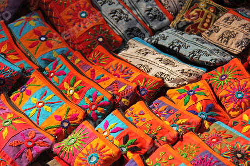 Preview: Bright National Colored Handbags Are Handmade Embroidery Cosmetic Products Sold On The Market In