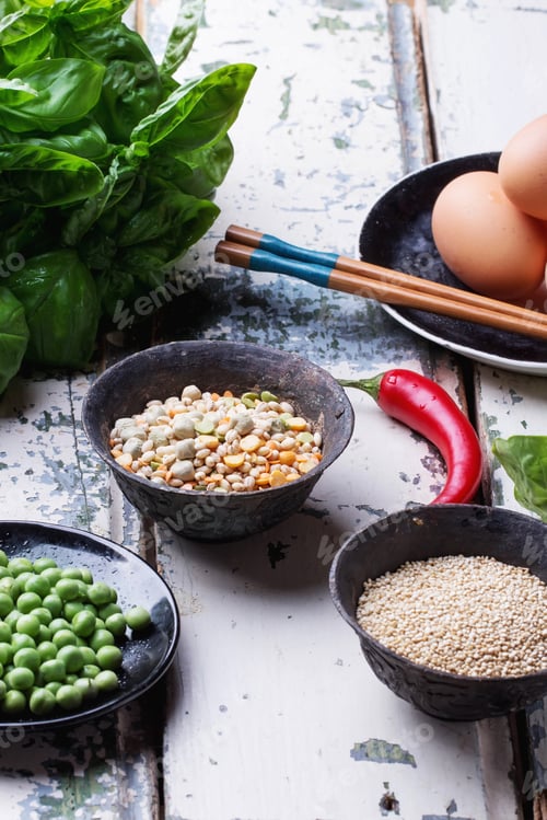 Preview: Quinoa Burger Ingredients: Quinoa, Mangold, Dry Grain Mix, Chili Pepper, Eggs Green Peas Basil On