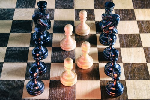 Aperçu: Old Chess On A Wooden Board - A White Pawns Surrounded By Black