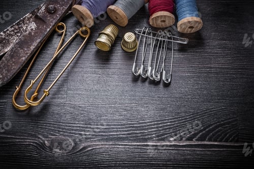 Preview: Vintage Rough Scissors Reels Of Thread Thimbles Safety Pins.