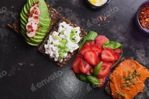 Preview: Open Sandwich: Cottage Cheese With Green Onion, Red Pesto From Bell Peppers With Thymian, Avocado