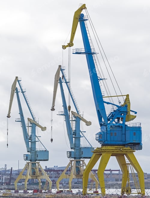 Vista previa: Port Cargo Cranes Over Sky Background
