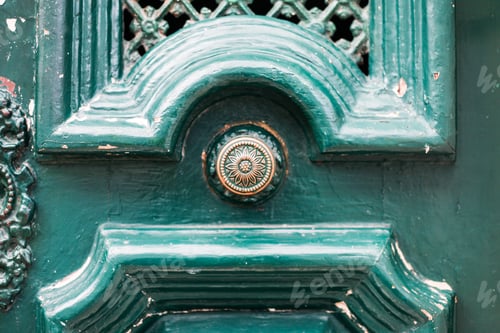 Preview: An Green Old Portuguese Door, Lisbon