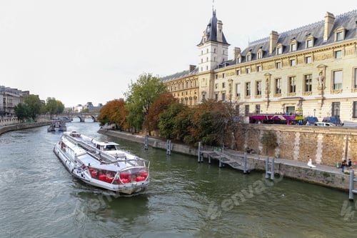 Preview: Boat Tour In Seine River, Paris, France