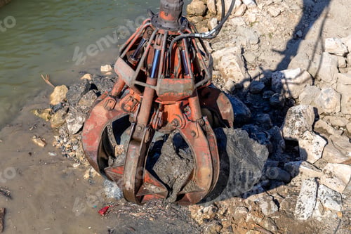 Preview: Hydraulic Multi Valve Crab Bucket Cleaning Riverbed Water Course.