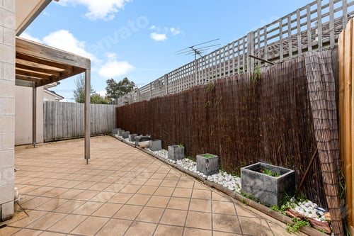 Preview: Empty And Unfurnished Brand New Apartment