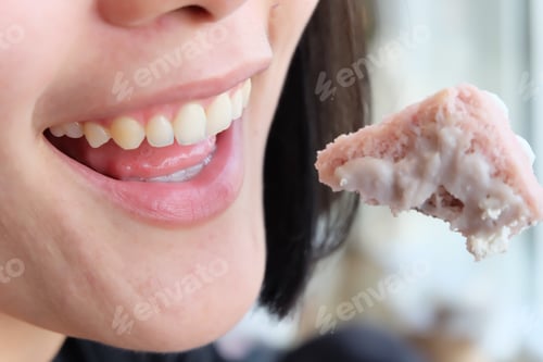 Preview: Women Eating Cake