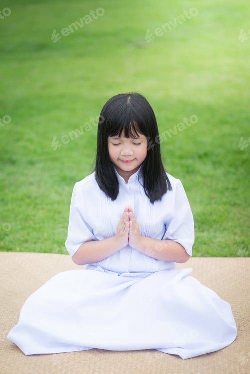 Preview: Beautifu Asian Girl Praying In The Park