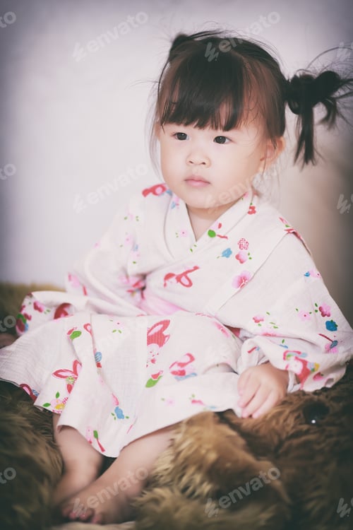 Preview: Asian Little Girl Wearing Kimono Vintage Filter