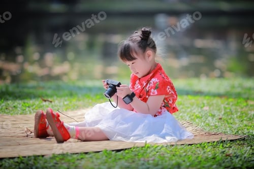 Preview: Little Girl In Traditional Chinese New Year
