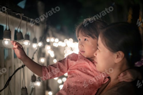Preview: Mother And Daughter In Thai Dress