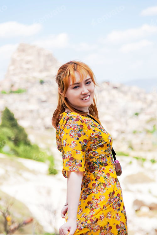 Visualização: Vacation In Turkey View Of Pigeon Valley During Summer With Tourist Model