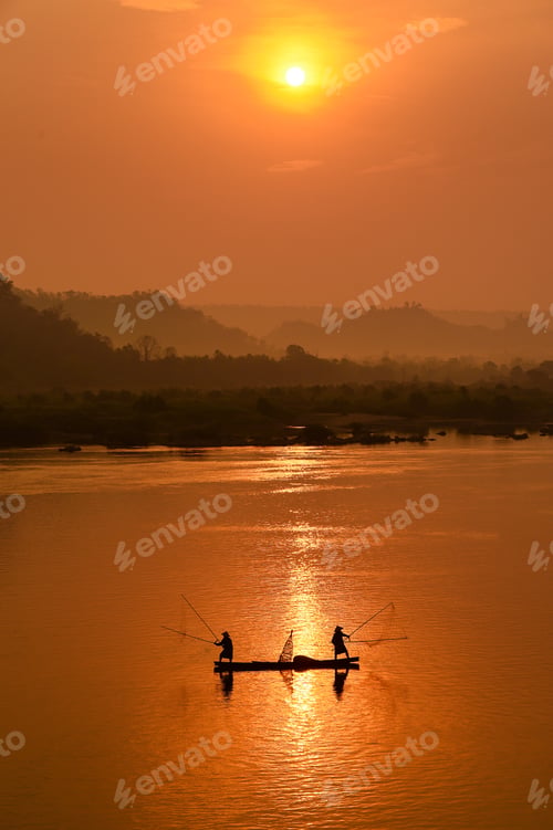 Preview: The Silluate Fisherman Casting A Net Into The Water On During Sunset,Thailand