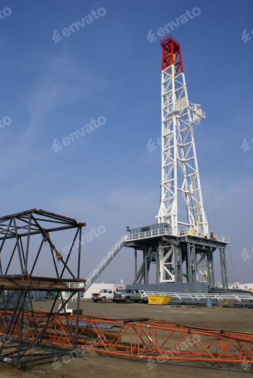 Preview: A Very Large Oil Well Drilling Rig Sets Up In Kern County, California