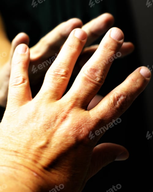 Preview: Hand In The Mirror