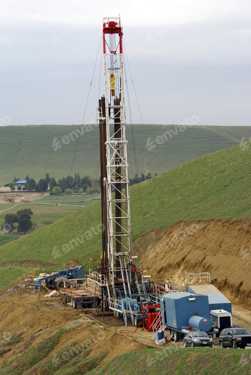 Preview: Oilwell Servicing Rig Set Up In The Sierra Nevada (California) Foothills