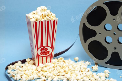 Vorschau: Ein Stillleben mit Dingen, die mit der Filmindustrie zu tun haben.
