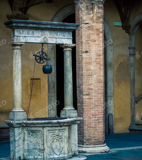 Preview: Well And Bucket Italy