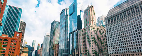 Preview: Chicago River With Boats And Traffic In Downtown Chicago