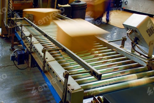 Preview: Box Packing Machine With Conveyor, Engine Oil Filling Factory