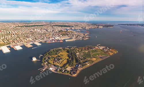 Preview: Aerial View Of The Governors Island With Brooklyn New York In The Background