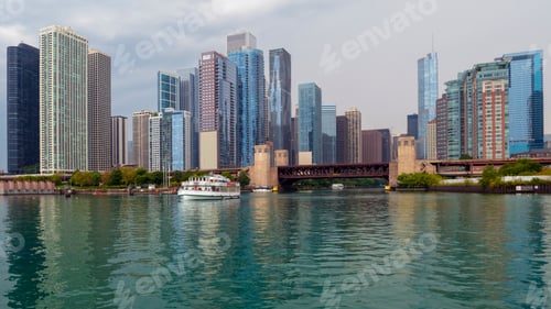 Preview: Chicago River In Chicago, Illinois