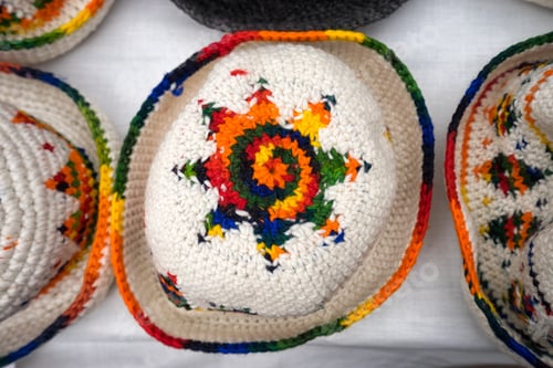 Preview: Knitted Indigenous Hats In Ecuador