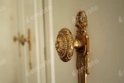 Preview: Gold Doorknobs With Focal Point On First One.