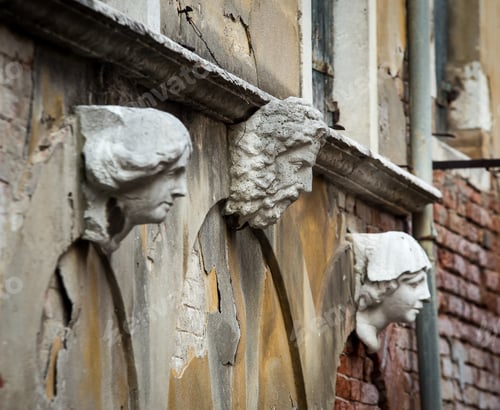 Preview: Three Head Statues