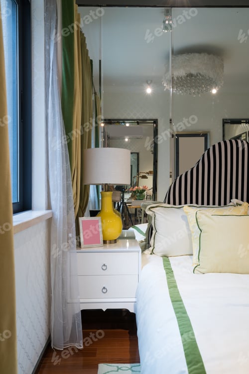 Preview: Luxury Bedroom With Nice Decoration