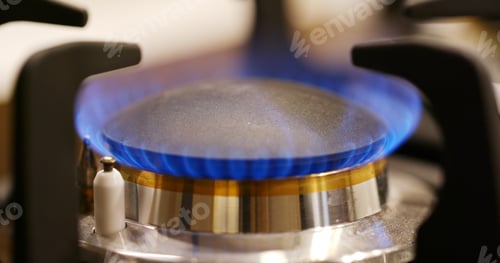 Aperçu: Gas Burner On The Stove In The Kitchen