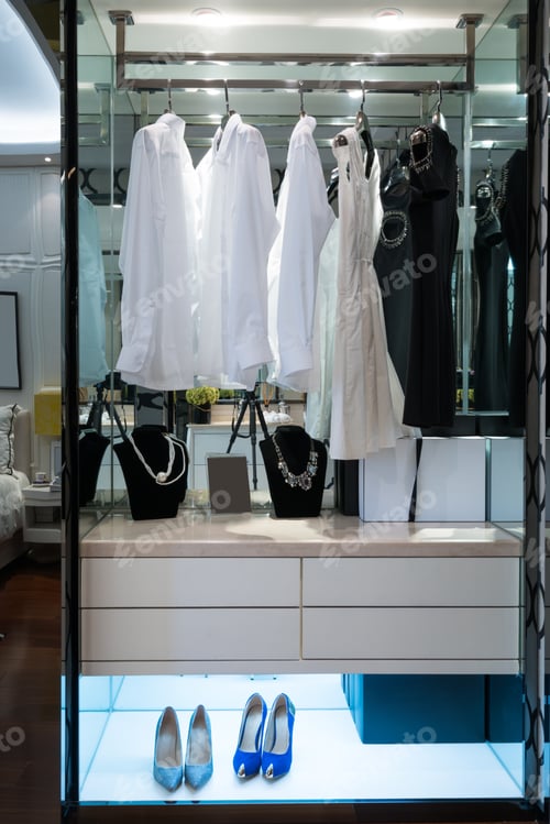 Preview: The Nice Wardrobe With Clothes